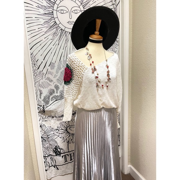 π Beautiful rose shoulder knit top - Picture 14 of 14